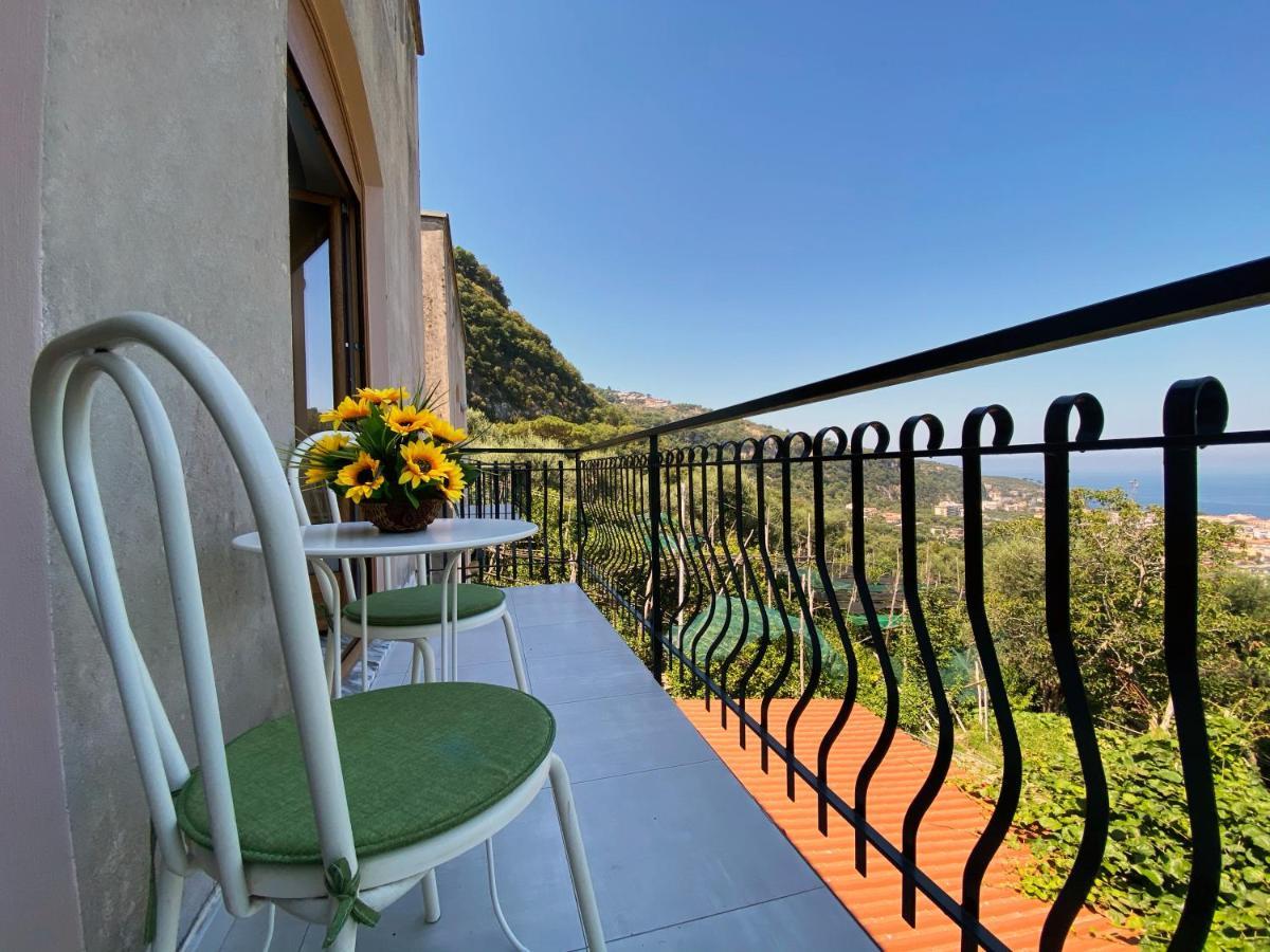 Achille Home B&B Соренто Екстериор снимка